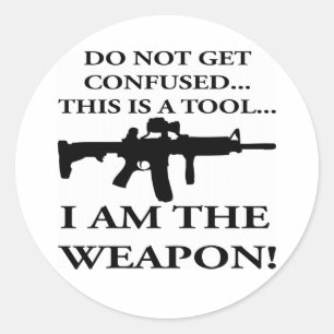 Sticker Rond Ne Vous Laissez Pas Confondre Ce Fusil Est Un Outi