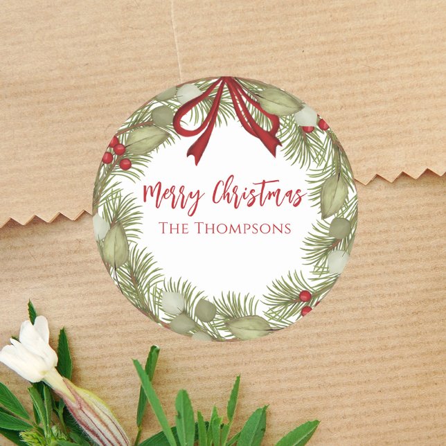 Sticker Rond Noël Simple Red Holly Berries Pine Wreath (Christmas holiday greenery and red holly berries wreath with red ribbon sticker. )