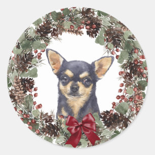 Sticker Rond Noir Tan Chihuahua Pinecone Cérémonie de la couron