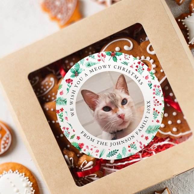 Sticker Rond Nous vous souhaitons une Meowy Christmas Cat Photo (We Wish You a Meowy Christmas Cat Photo Classic Round Sticker)