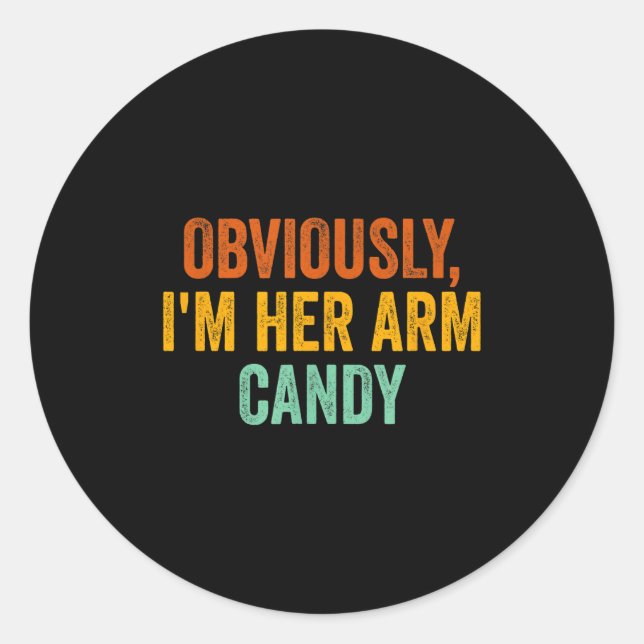 Sticker Rond Obviously, I'm Her Arm Candy Funny Sarcastic  (Devant)