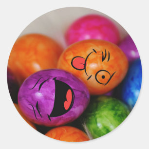 Sticker Rond OEufs de Pâques peints colorés aux visages amusant