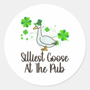 Sticker Rond Oie la plus idiote au pub St Patrick drôle de moi