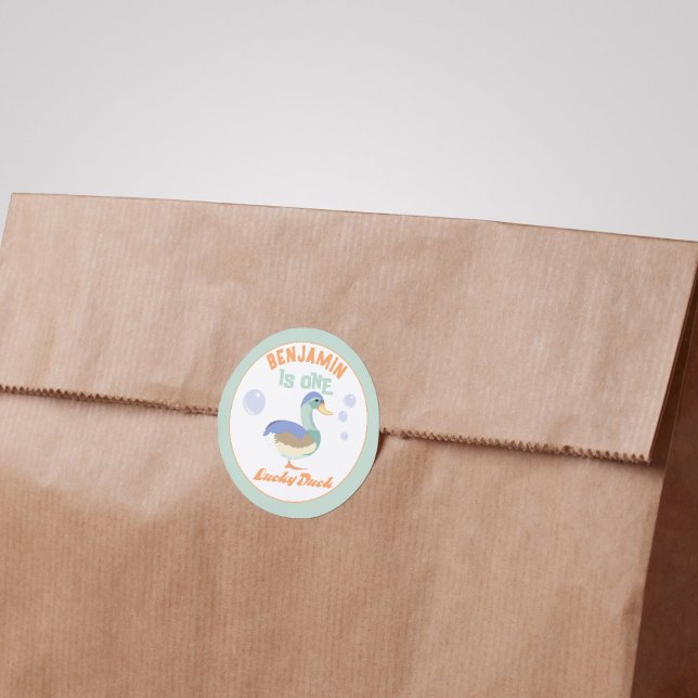 Sticker Rond One Lucky Duck &  Bubbles Premier Anniversaire Pas (In situ, one lucky duck round sticker closing a paper bag )