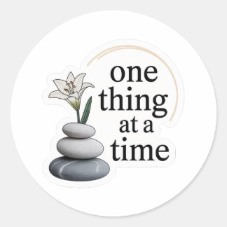 Sticker Rond One Thing at a Time – Minimal Zen Mindfulness Stic