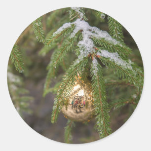 Sticker Rond Ornement en verre de Noël d'or sur l'arbre à