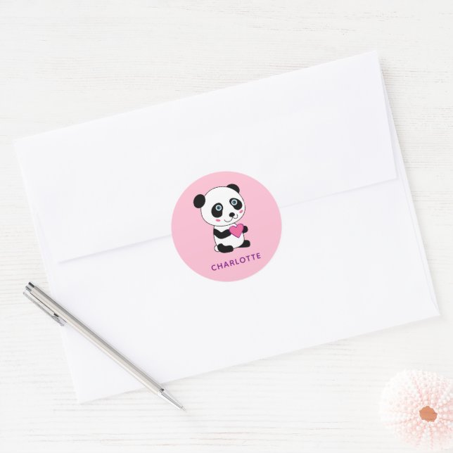 Sticker Rond Panda mignonne au coeur rose + Nom (Enveloppe)