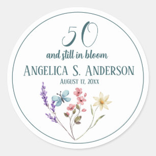 Sticker Rond Papillon Fleur sauvage féminin en aquarelle