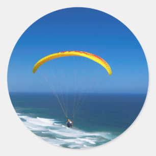 Sticker Rond Paragliding Near Wilderness