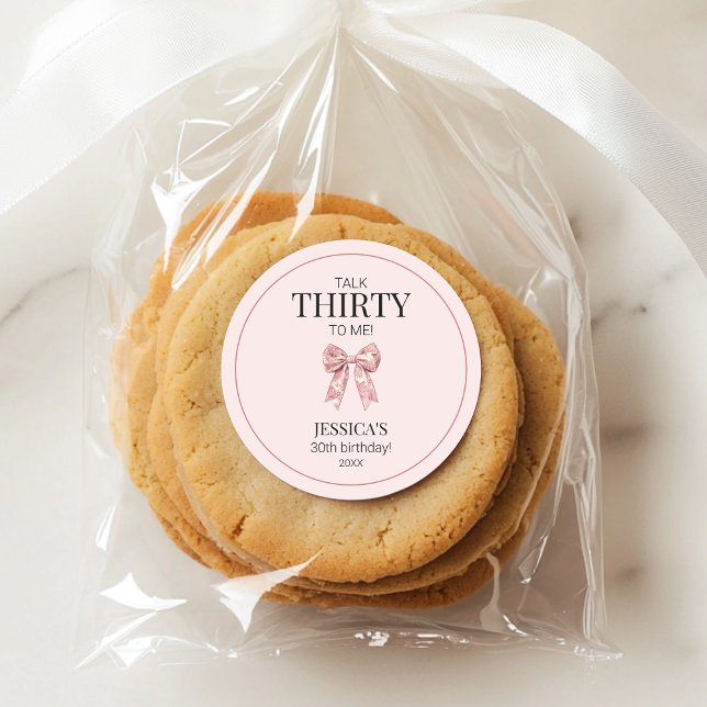 Sticker Rond Parlez Trente à moi Élégant Bow rose 30e anniversa (Talk Thirty to Me Elegant Pink Bow 30th Birthday Classic Round Sticker)