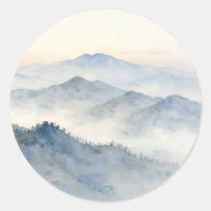 Sticker Rond Paysage aquarelliste de la Montagne brumeuse