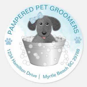 Sticker Rond Pet Groomer Chiot dans Tub Adresse de retour