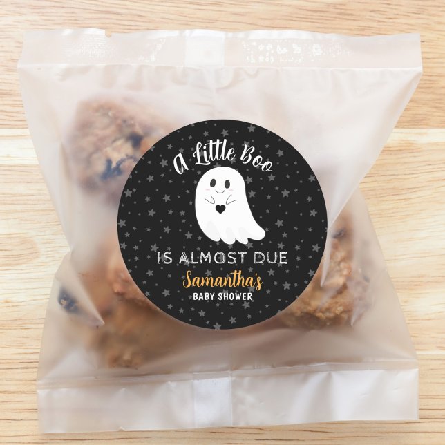 Sticker Rond Petit Boom presque dû Ghost Halloween Baby shower (Créateur téléchargé)
