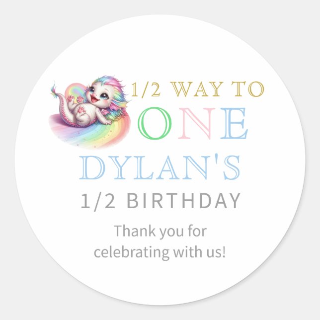 Sticker Rond Petit Dragon à mi-chemin d'un bleu 6 mois Annivers (Devant)