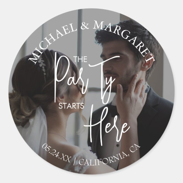 Sticker Rond Photo du dîner de répétition The Party Starts Here (Devant)