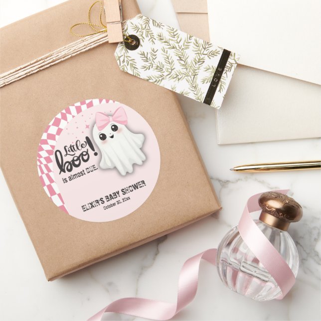 Sticker Rond Pink Ghost Little Boo est presque dû Baby shower (Cadeaux)