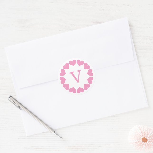 Sticker Rond Pink Valentine Hearts in a Circle with Initial (Enveloppe)