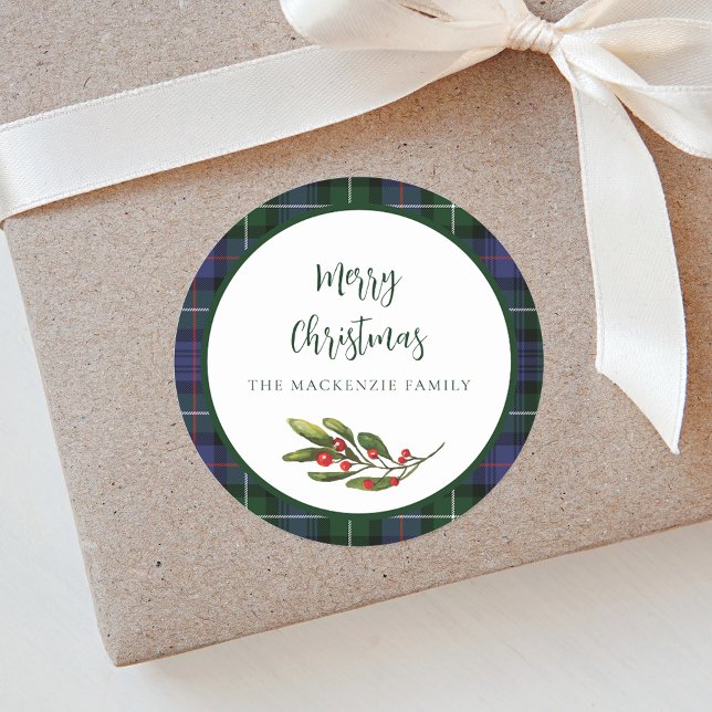 Sticker Rond Plaid MacKenzie Tartan Fêtes de Noël de famille (Christmas Rustic Plaid Red Berries Tartan Round Sticker)