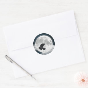 Sticker Rond Pleine lune sur daim bleu avec corbeau