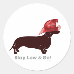 Sticker Rond Pompier Dachshund "Restez faible"