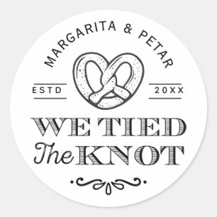 Sticker Rond Pretzel Nous Avons Lié Les Mots-Clés Mariage Merci