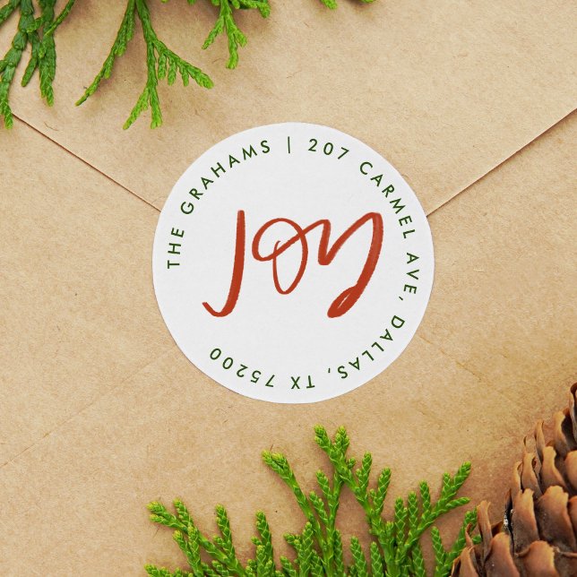 Sticker Rond Red and Green Joy Adresse de retour (Hand-lettered JOY Christmas holiday return address label round sticker.)