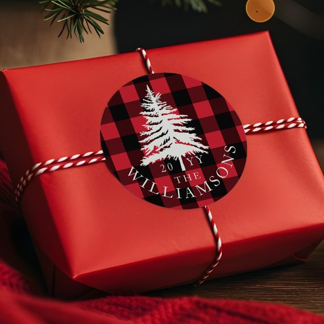 Sticker Rond Red Buffalo Plaid White Forest Pine Tree Famille (Red Buffalo Plaid White Forest Pine Tree Family Classic Round Sticker)