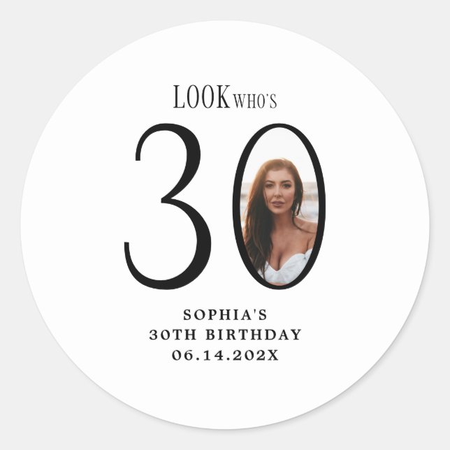 Sticker Rond Regardez qui est trente photo minimale 30e anniver (Devant)
