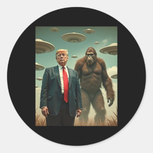 Sticker Rond Rencontre drôle de Trump Bigfoot Ufo Alien Uap ami