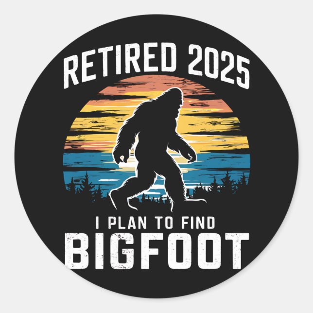 Sticker Rond Retraité 2025 Je Prévois De Trouver Bigfoot Retrai (Devant)