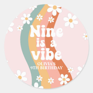 Sticker Rond Retro Rainbow Nine est un Vibe Daisy 9e anniversai