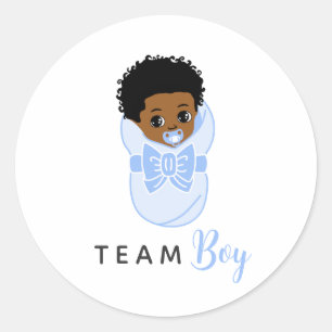 Sticker Rond Révélation du sexe d'un bébé noir garçon dans une