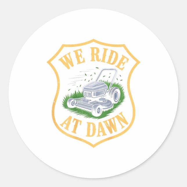 Sticker Rond Riding Lawn Mower We Ride At Dawn Funny Lawn Mowin (Devant)