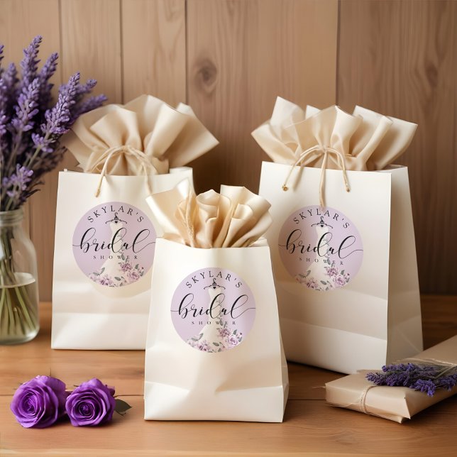 Sticker Rond Robe de mariée blanche Fleurs de lavande Shower de (Lavender Florals White Wedding Dress Bridal Shower Classic Round Sticker)