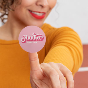 Sticker Rond Runher Runher Runher Pink Retro Font Motivational