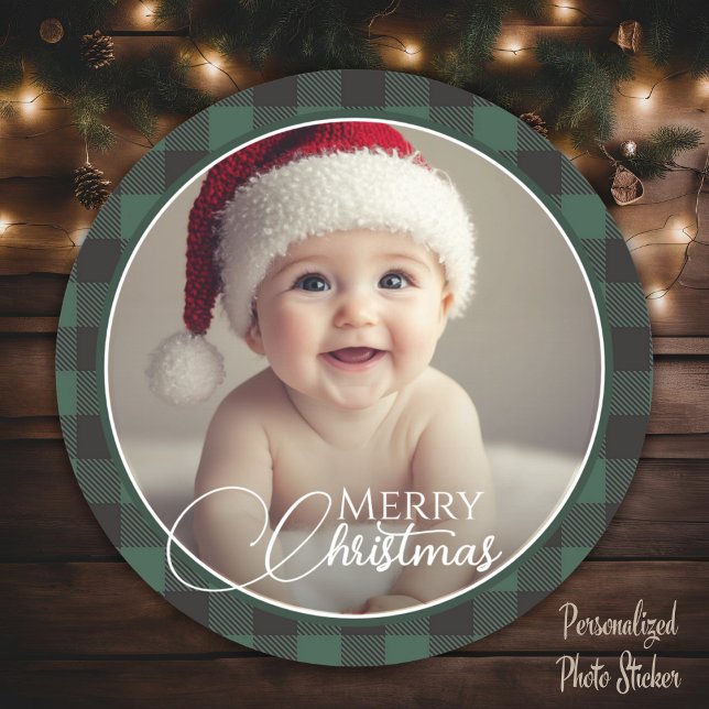 Sticker Rond Rustique Buffle vert Plaid Joyeux Noël Photo (Rustic Green Buffalo Plaid Merry Christmas Photo Classic Round Sticker)