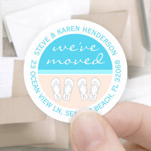 Sticker Rond Sandales sur la plage Nous avons déménagé Retourne