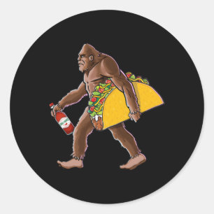 Sticker Rond Sasquatch Portant Un Taco Et Une Bouteille De Sauc