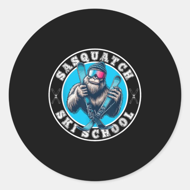 Sticker Rond Sasquatch Ski School Funny Bigfoot Skiing  (Devant)