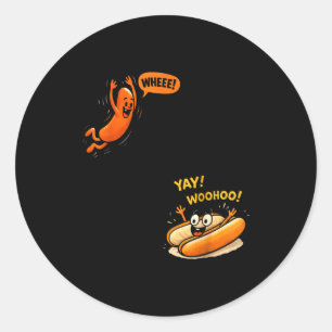 Sticker Rond Saucisse amusante sautant dans un petit pain sauci