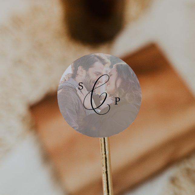 Sticker Rond Sceau d'enveloppe Mariage photo Monogramme délicat (Créateur téléchargé)