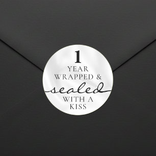 Sticker Rond Scellé avec un baiser Blanc 1er anniversaire