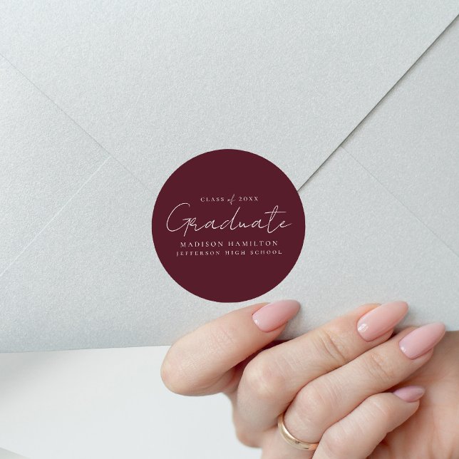 Sticker Rond Script manuscrit moderne Maroon Graduation (Créateur téléchargé)