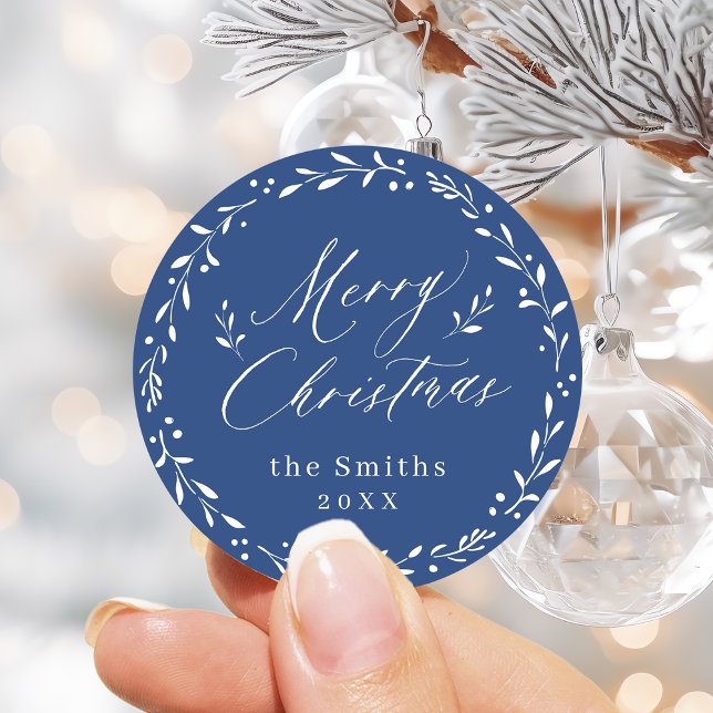 Sticker Rond Script moderne bleu Joyeux Noël Gite Cadeau (Blue Modern script Merry Christmas Holiday Gift Classic Round Sticker)