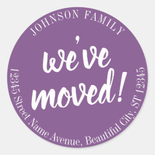Sticker Rond Script moderne violet Nous avons déplacé une nou