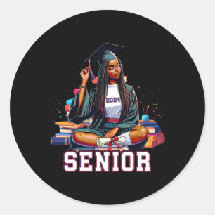 Sticker Rond Senior 2024 Black Afro African Woman Graduation Bo
