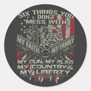 Sticker Rond six choses que vous ne gâchez pas avec ma famille,