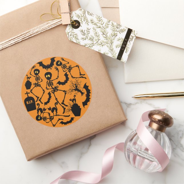 Sticker Rond Skeletons d'Halloween Macabre Dance (Cadeaux)