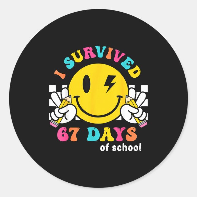 Sticker Rond Smile Face I Survived 67 Days Of School  (Devant)