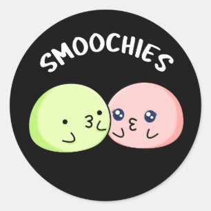 Sticker Rond Smoochies Drôle Baiser Mochi Pun Dark BG